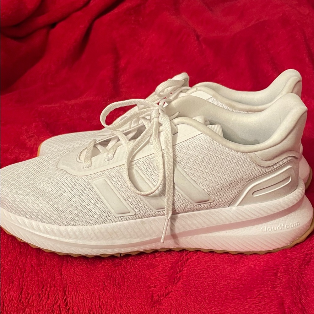 Women's White Cloudfoam Sneakers size9